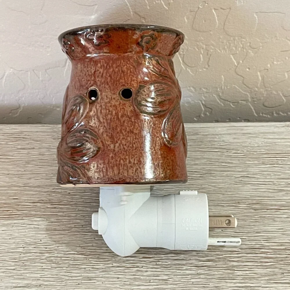 Scentsy Boho Chic Wall Wax Scent Warmer Nightlight Daisy Flower Plug-In